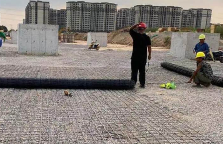 吴堡土工格栅铺设前地基要怎么处理?